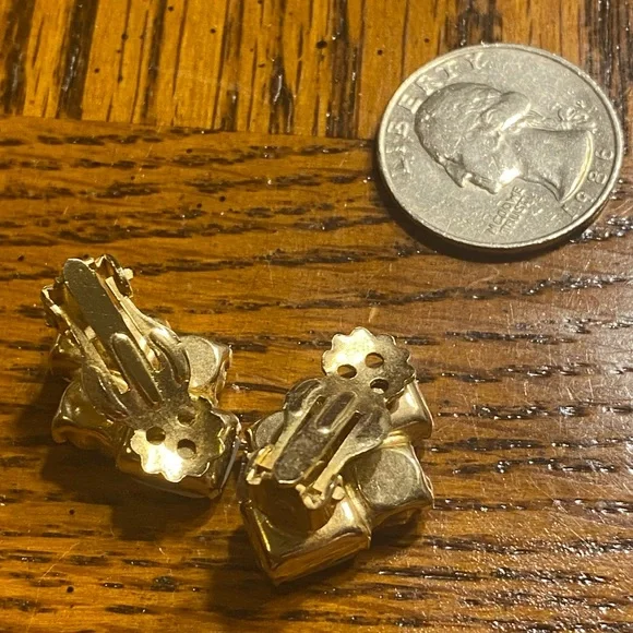 MCM clip on pink givre glass stones paired with pink faceted rhinestones - Picture 7 of 7